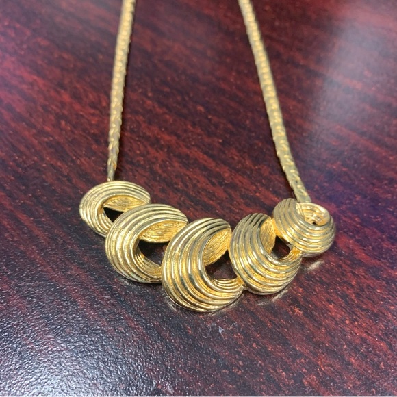 Avon “Ribbon Curl” Necklace golstone 19” NIB 1989 - Picture 3 of 5